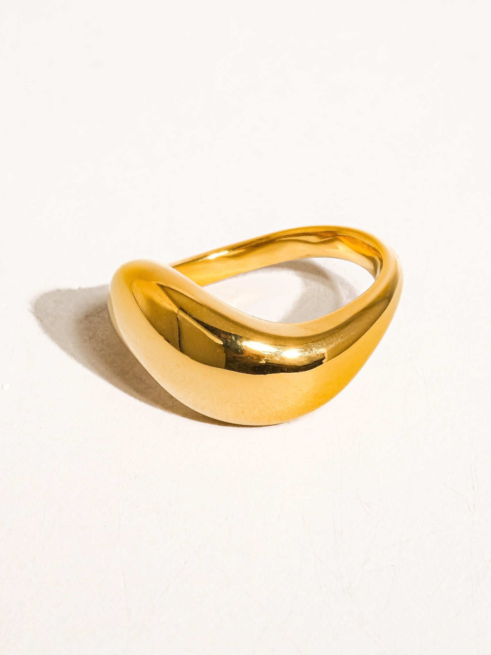 18k Non-tarnish Classic Wavy Band