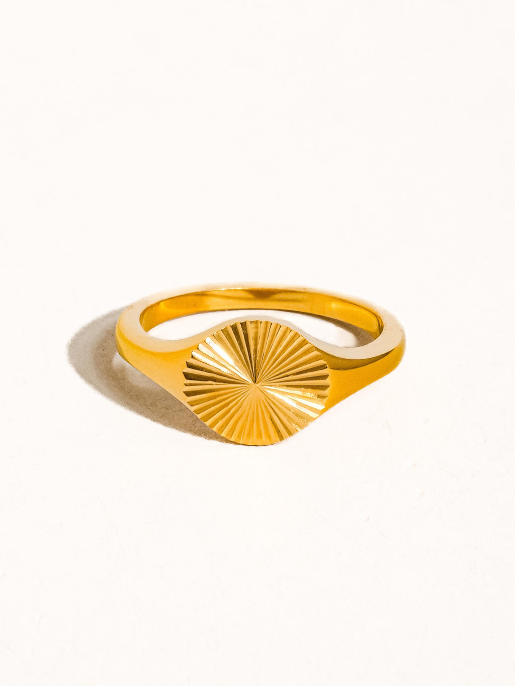 Sunny 18k Gold Modern Signet Ring