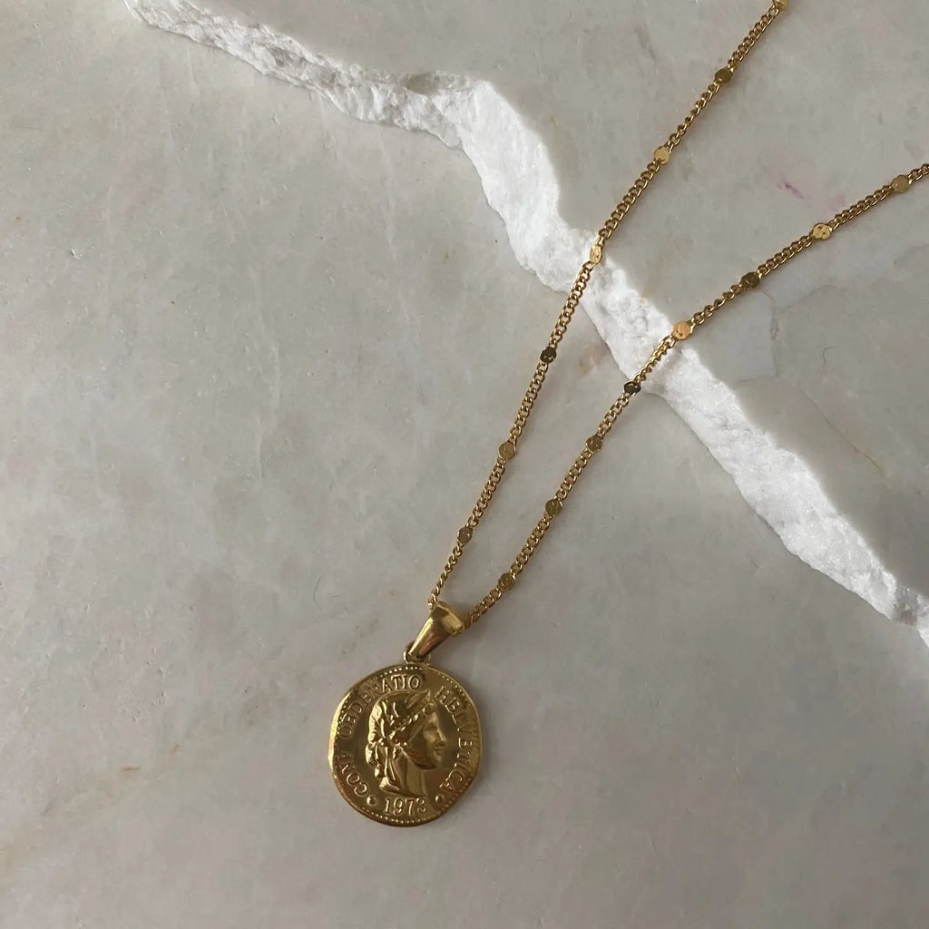 Sasha Pendant Necklace